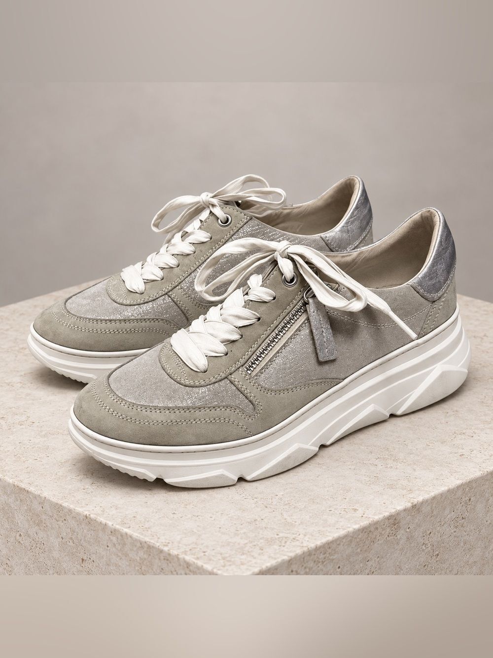 Ron White Abriall Sneakers Women’s Sz. 39 (US 8.5)